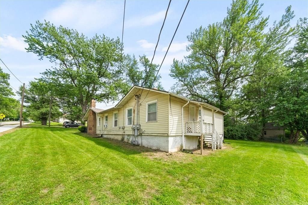 Photo 16 of 17 - 4416-4418 N Cypress Avenue