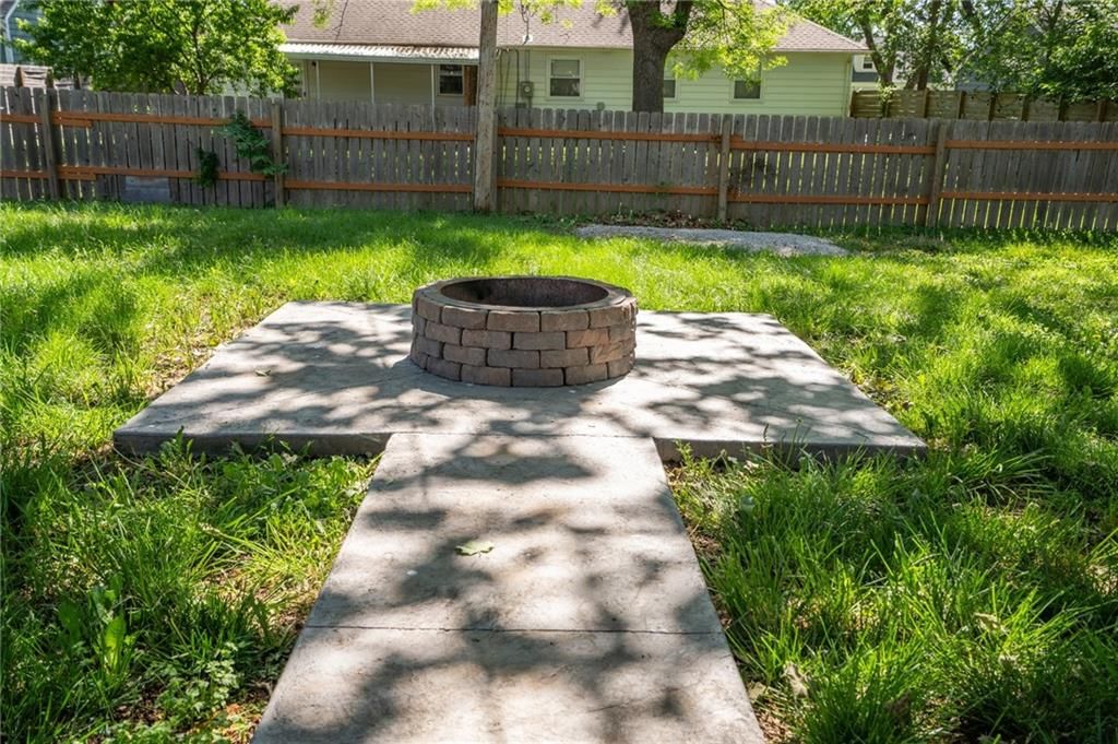 8803 Marty Lane — photo 36
