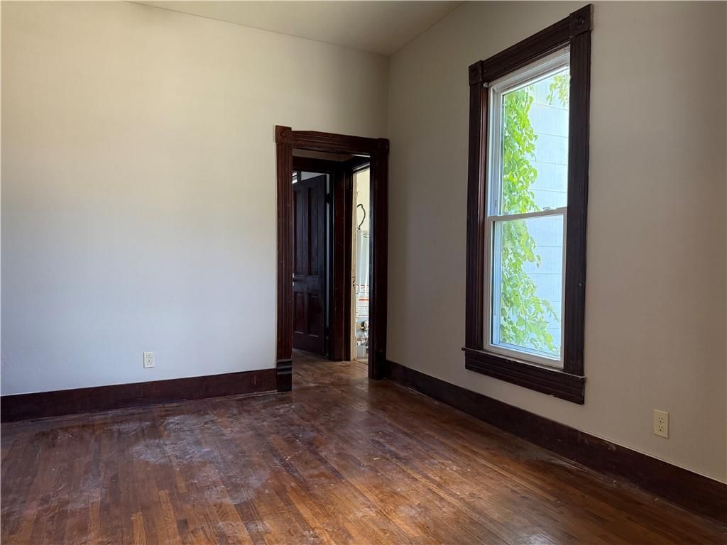 512 E 8th Street — photo 7