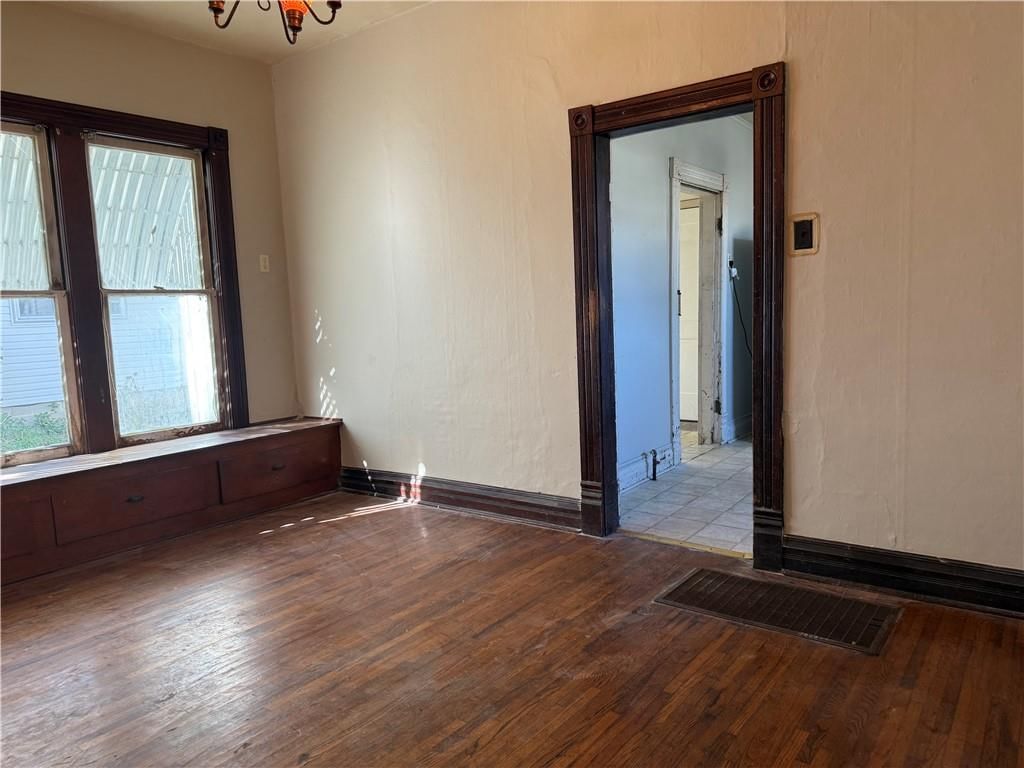 512 E 8th Street — photo 8