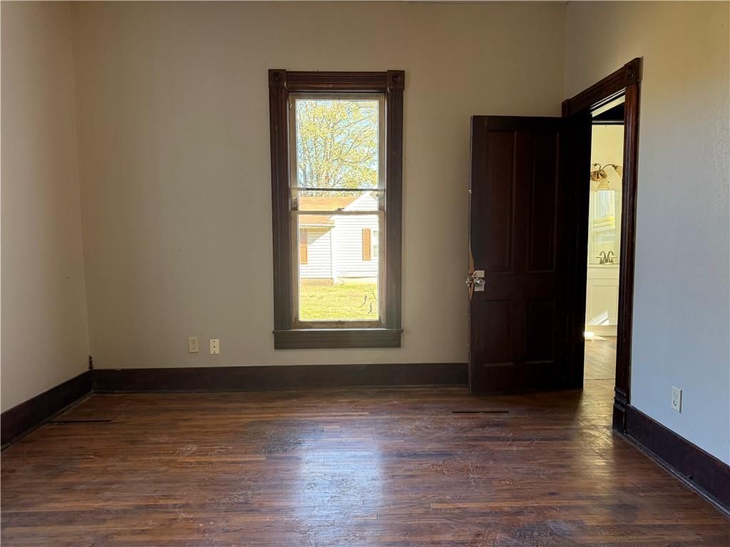 512 E 8th Street — photo 12