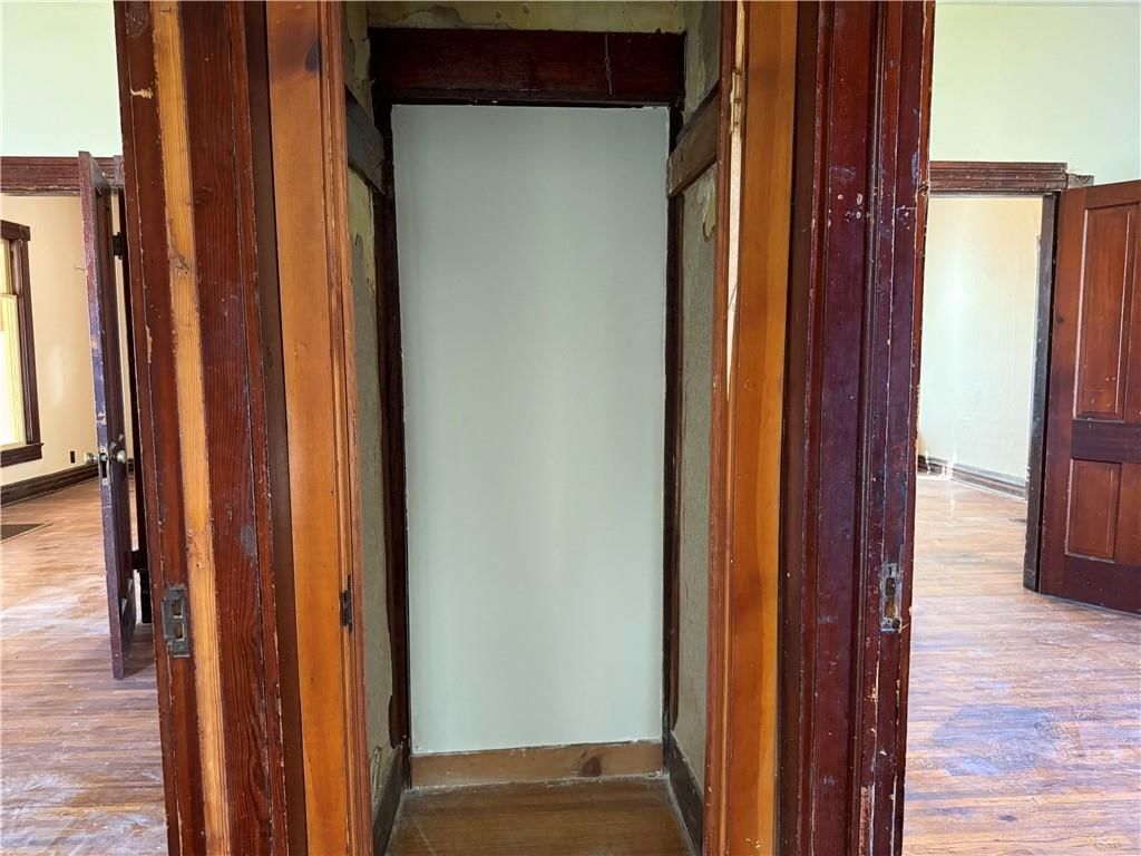 512 E 8th Street — photo 16