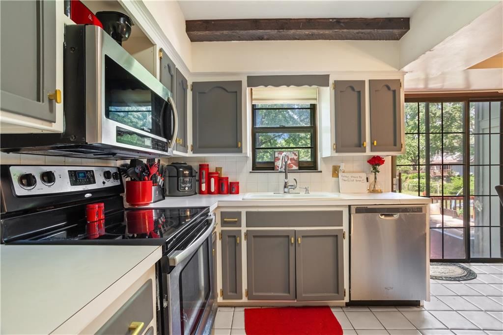 9950 N Charlotte Street — photo 11