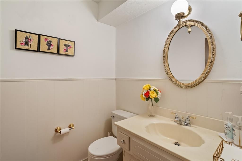 9950 N Charlotte Street — photo 16