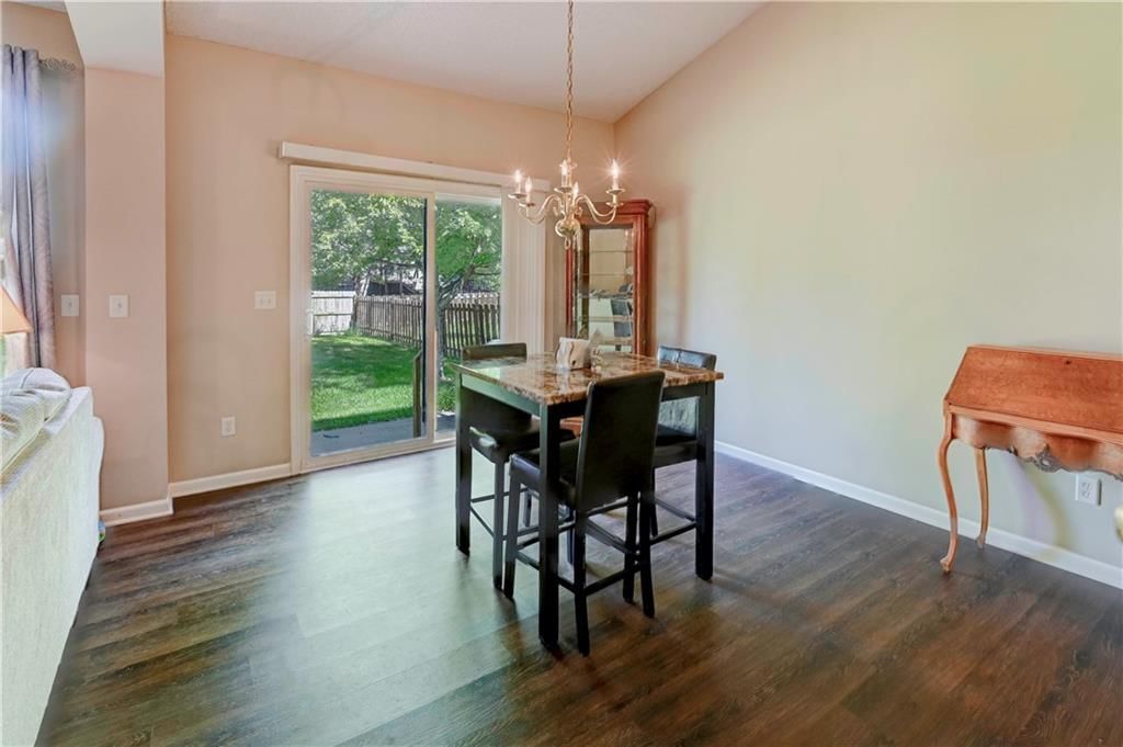 Photo 6 of 21 - 430 S Indian Wells Drive