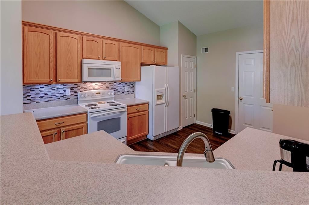 Photo 8 of 21 - 430 S Indian Wells Drive