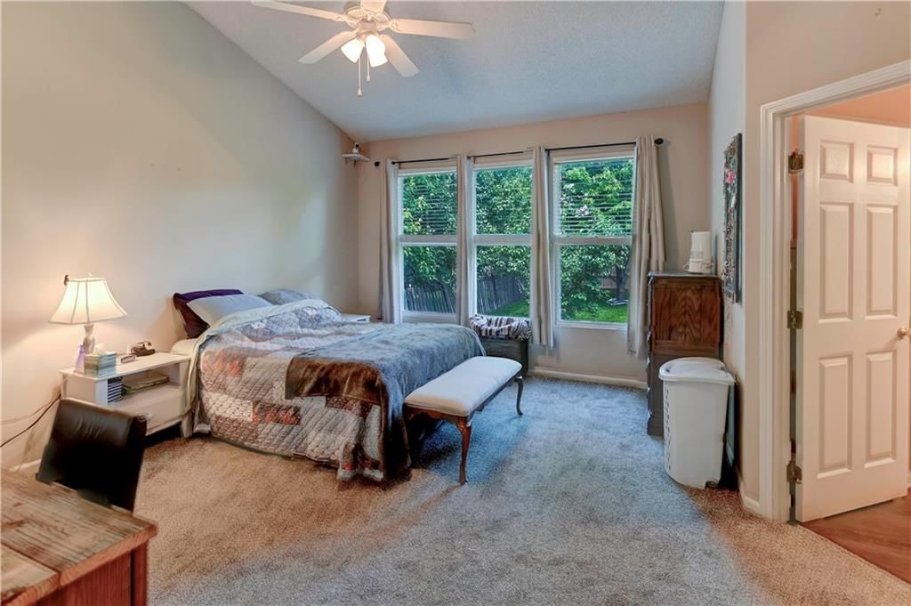 Photo 11 of 21 - 430 S Indian Wells Drive