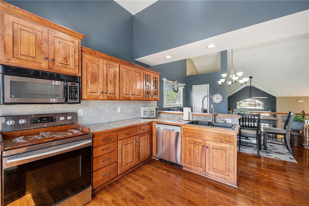 11028 N Tullis Court — photo 10