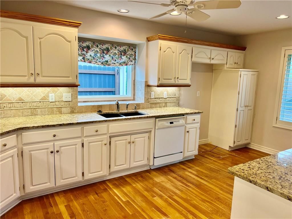 613 NW Alexa Lane — photo 5