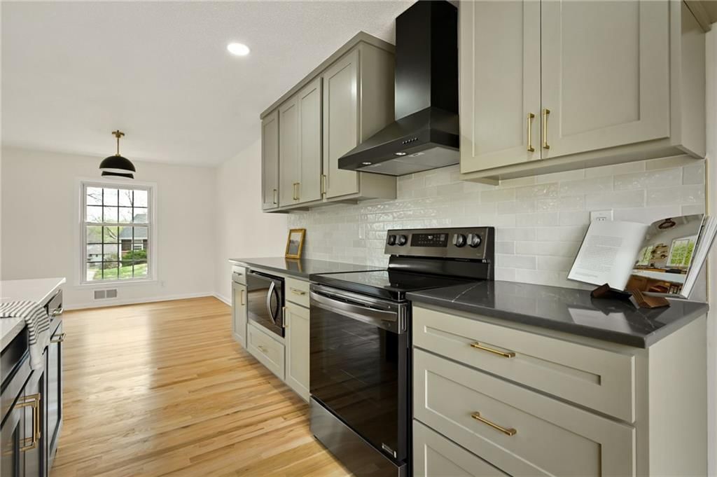 9408 Goddard Street — photo 5