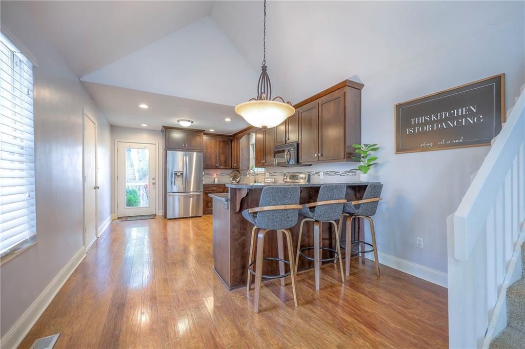 Photo 5 of 29 - 4729 Halsey Street