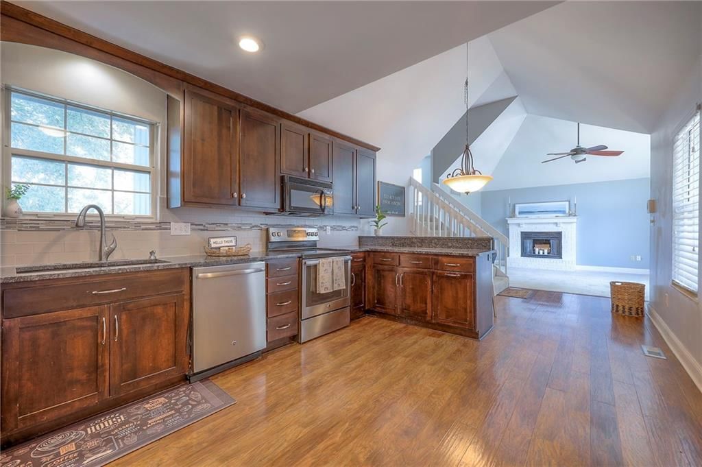 Photo 7 of 29 - 4729 Halsey Street
