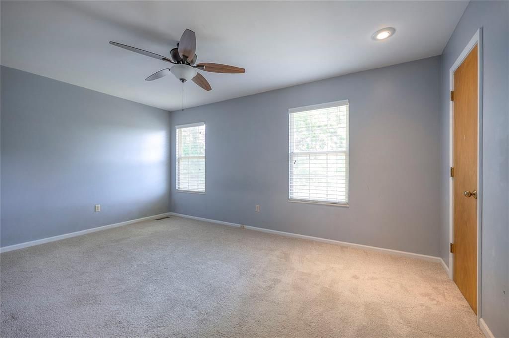 Photo 16 of 29 - 4729 Halsey Street