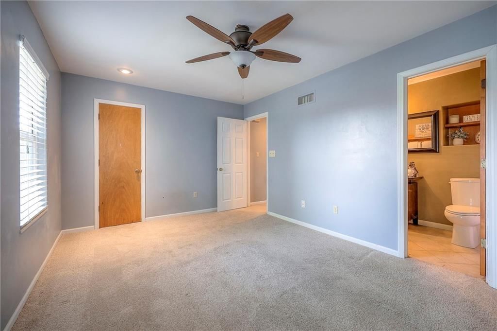 Photo 17 of 29 - 4729 Halsey Street