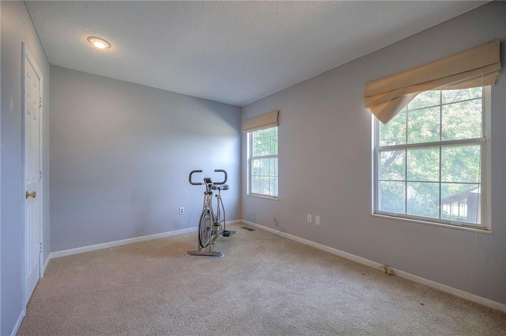 Photo 21 of 29 - 4729 Halsey Street