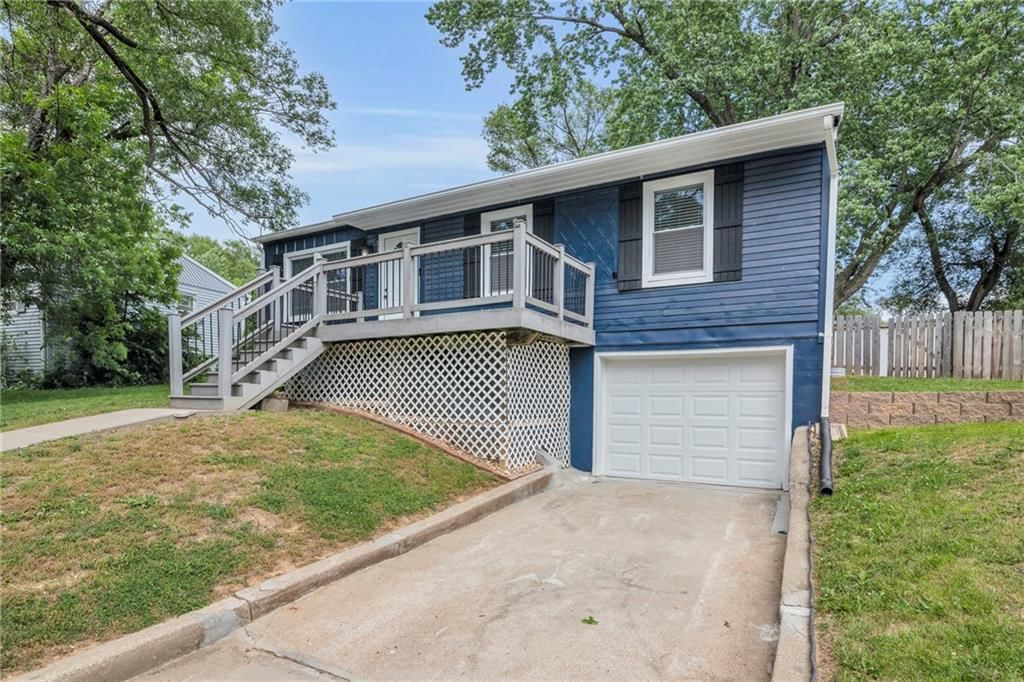 835 N 83rd Drive — photo 2