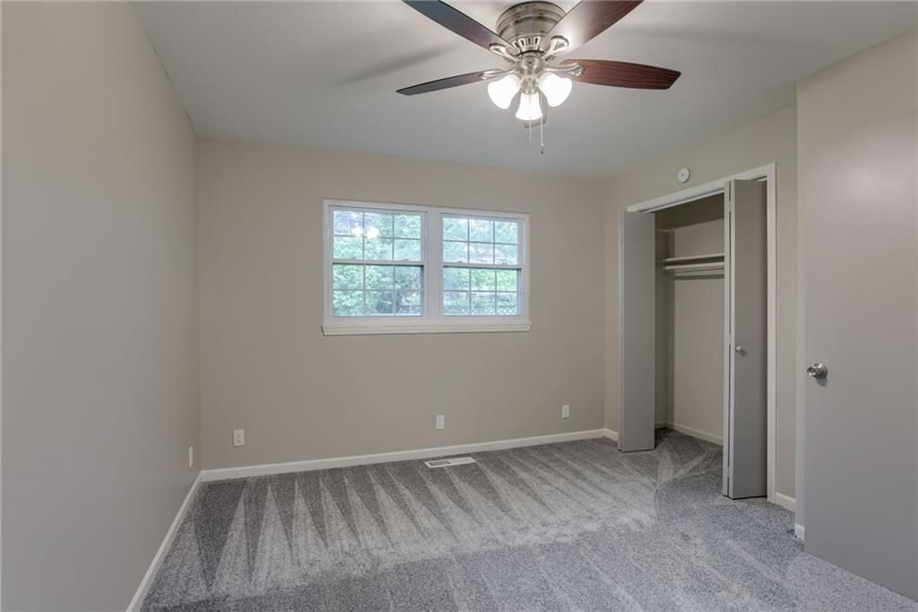 Photo 13 of 24 - 319 W MORSE Avenue