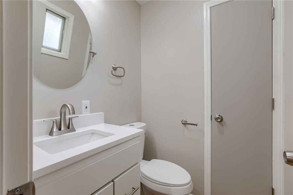 Photo 15 of 24 - 319 W MORSE Avenue