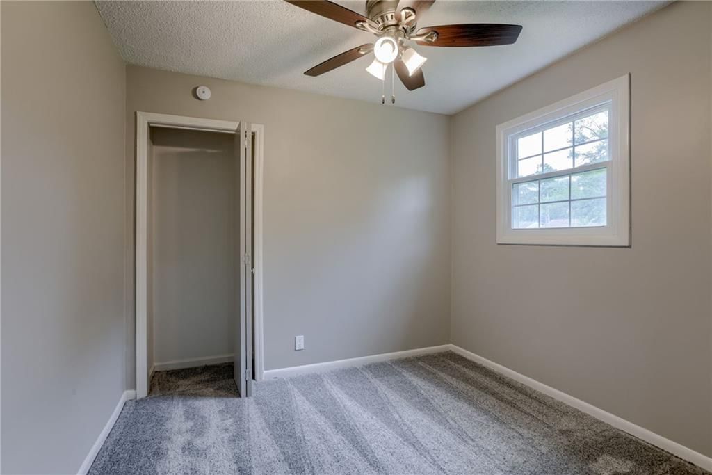 Photo 16 of 24 - 319 W MORSE Avenue