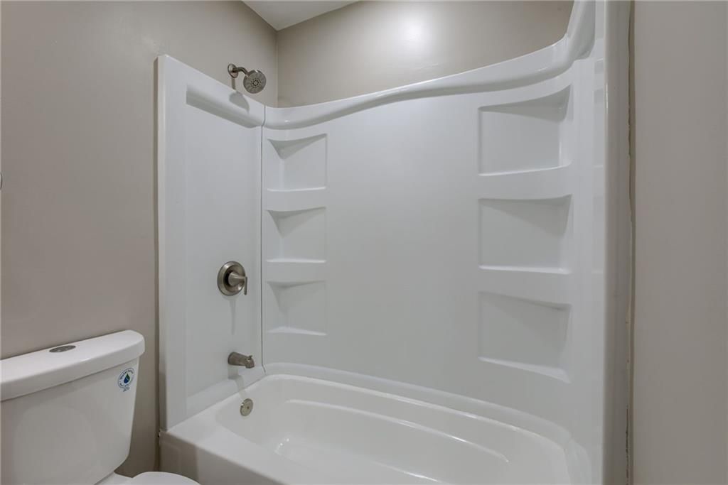 Photo 18 of 24 - 319 W MORSE Avenue