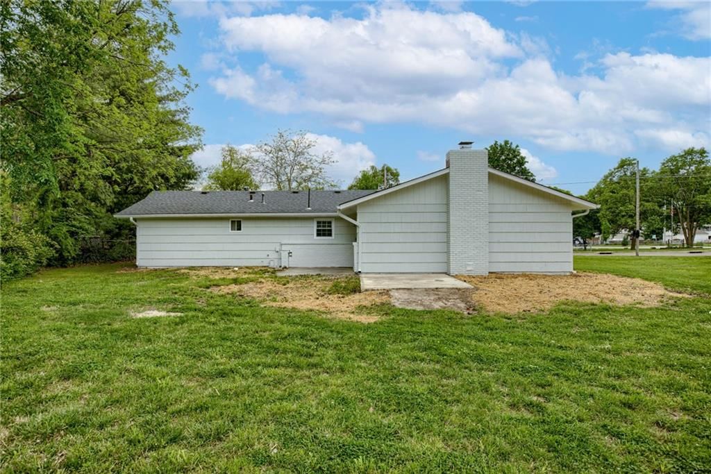 Photo 22 of 24 - 319 W MORSE Avenue