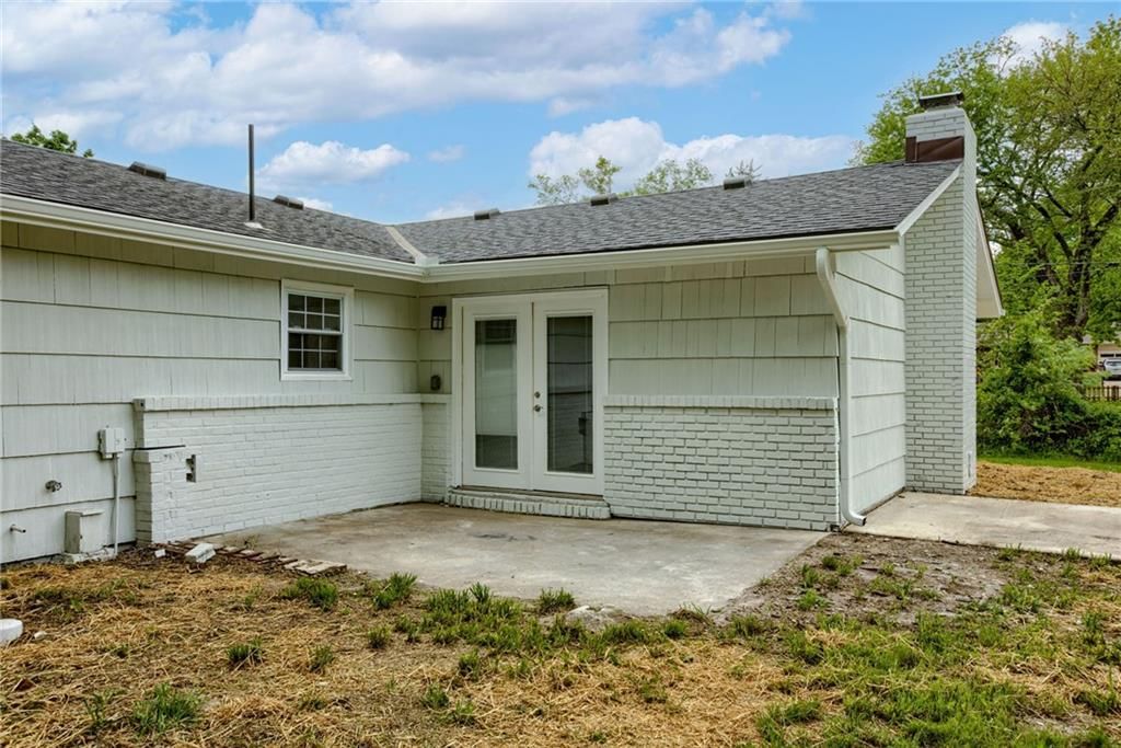 Photo 23 of 24 - 319 W MORSE Avenue