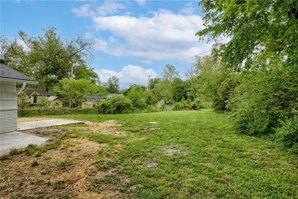 Photo 24 of 24 - 319 W MORSE Avenue
