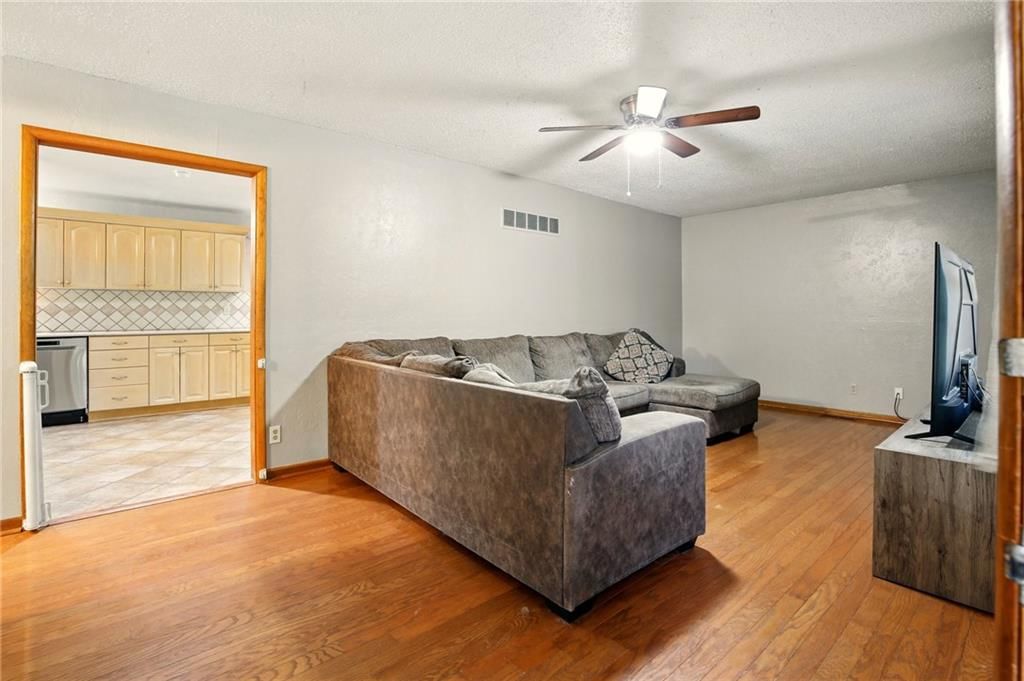 1172 S Delaware Drive — photo 3