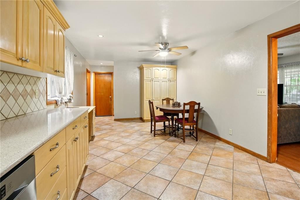 1172 S Delaware Drive — photo 7