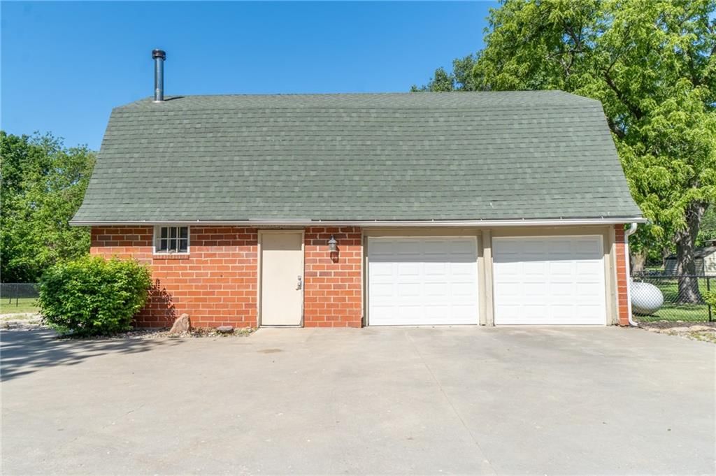 308 S Hughes Street — photo 17