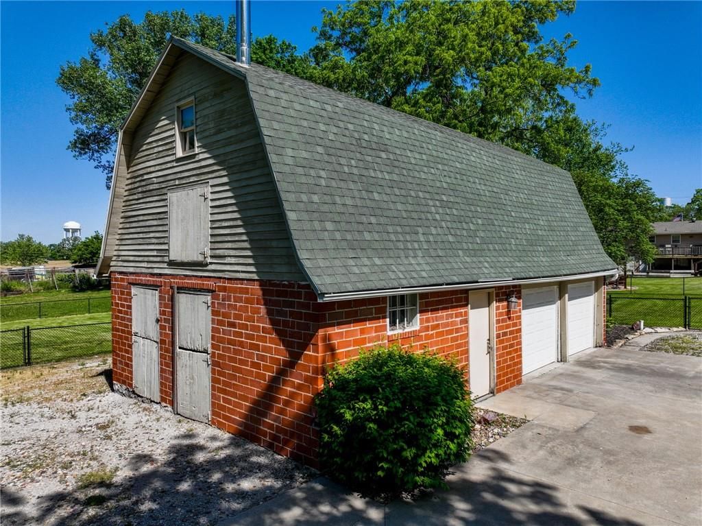 308 S Hughes Street — photo 19