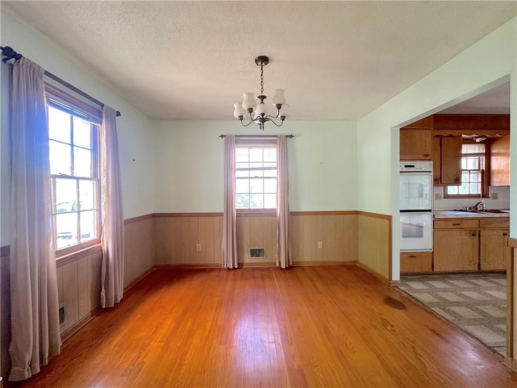 Photo 5 of 21 - 18303 E 7th Street