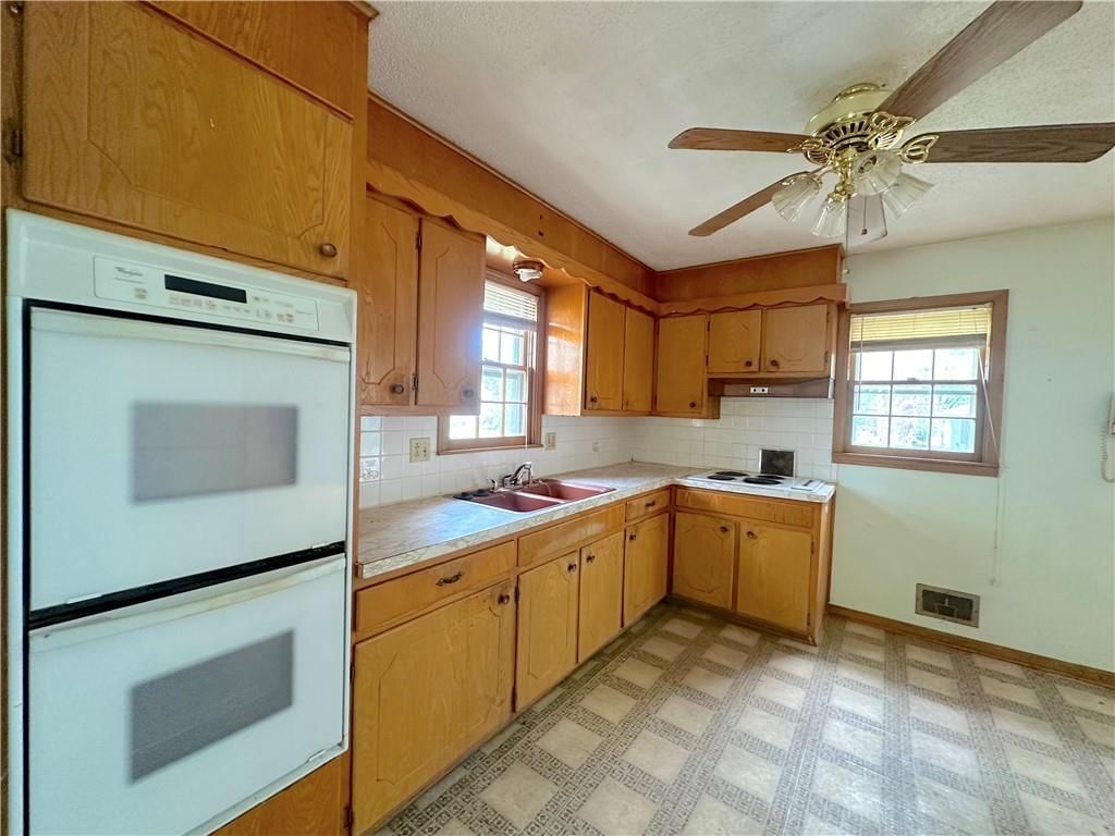 Photo 7 of 21 - 18303 E 7th Street