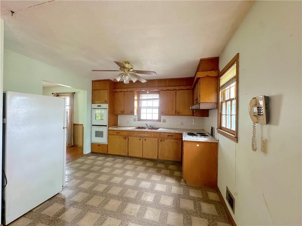 Photo 8 of 21 - 18303 E 7th Street