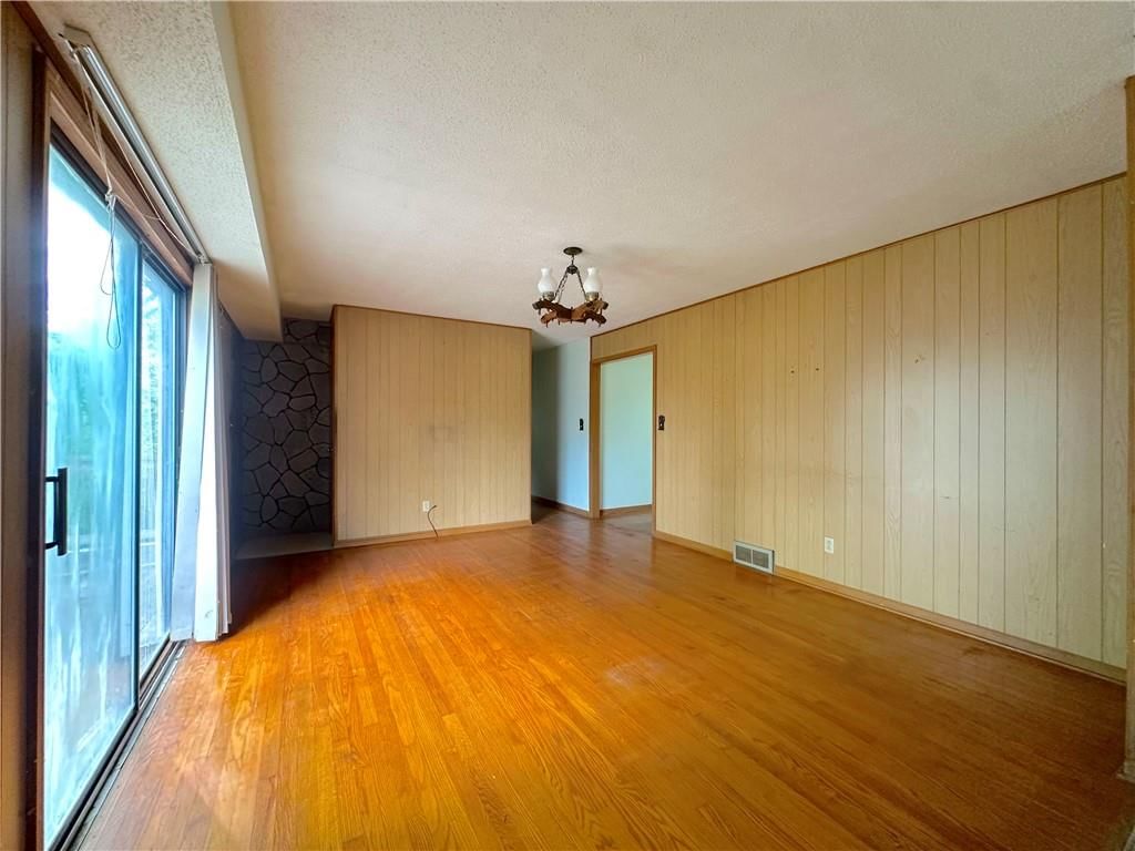 Photo 9 of 21 - 18303 E 7th Street
