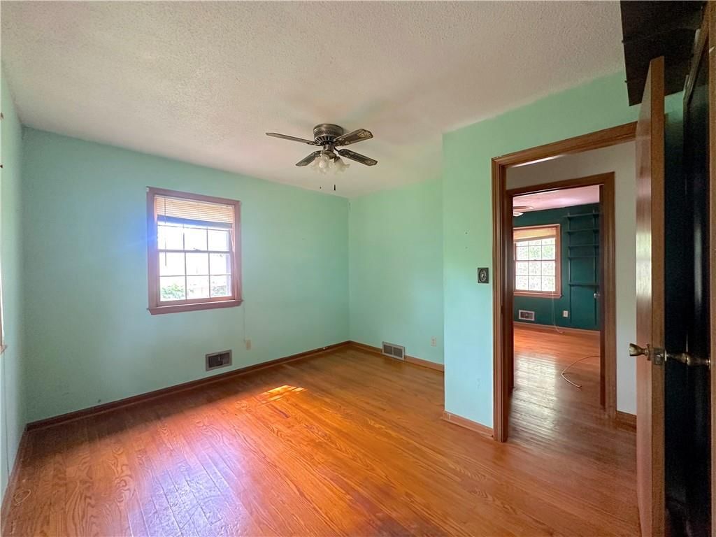 Photo 13 of 21 - 18303 E 7th Street