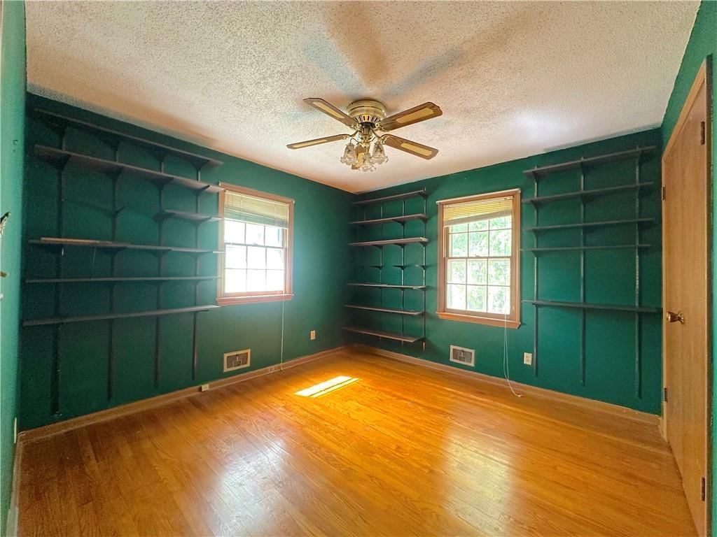 Photo 15 of 21 - 18303 E 7th Street
