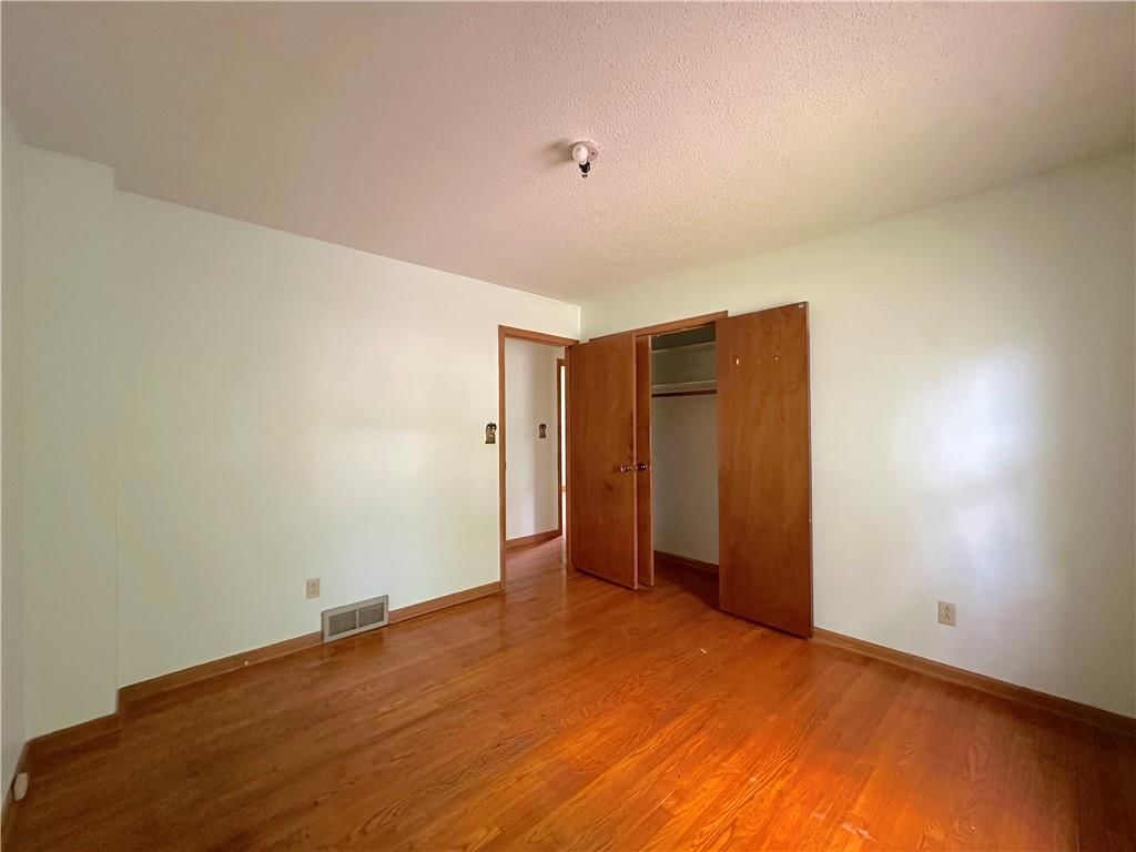 Photo 18 of 21 - 18303 E 7th Street