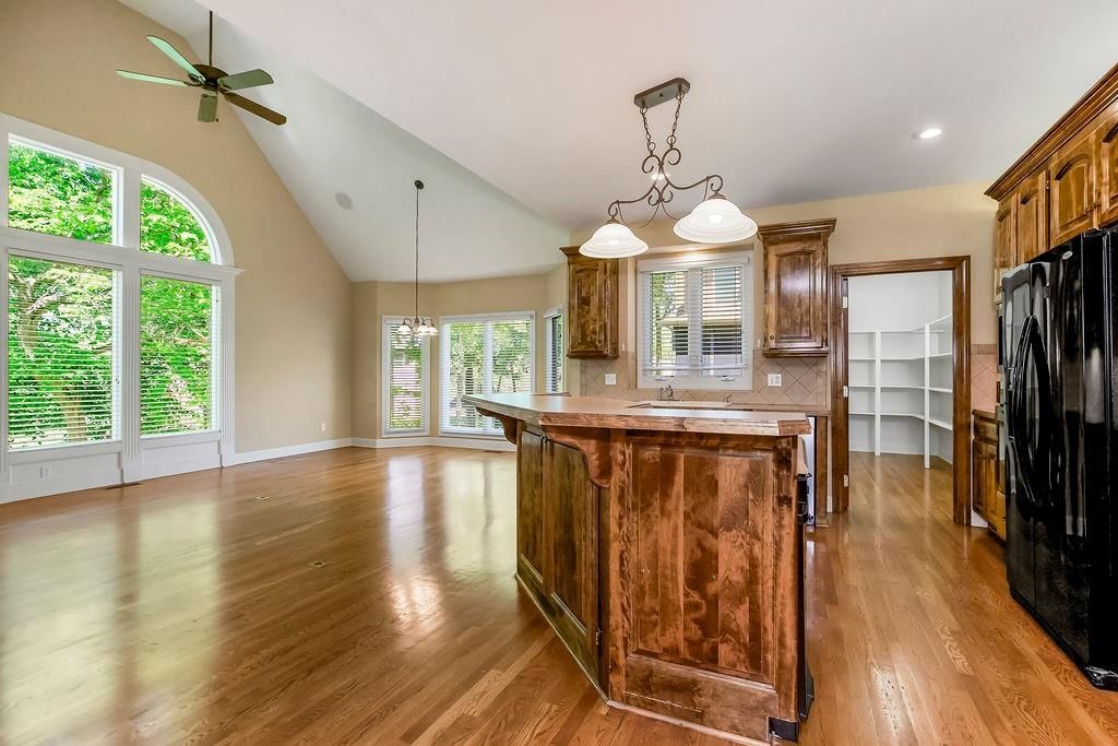 20725 W 92nd Street — photo 5