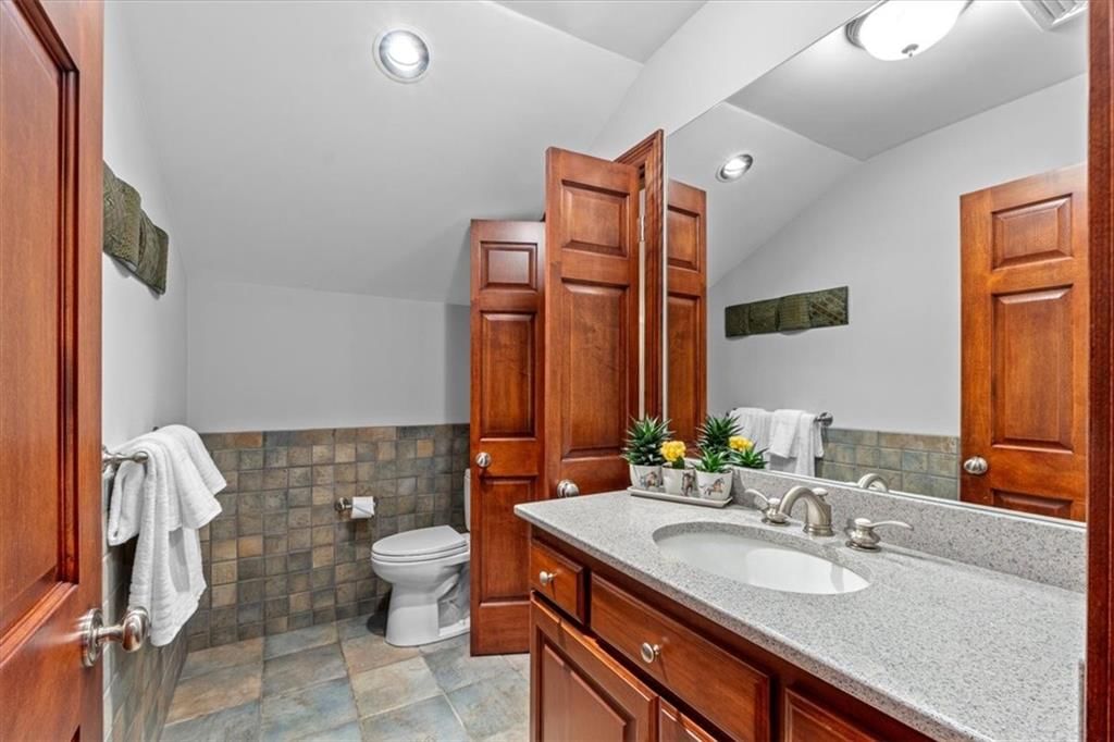 5911 Howe Drive — photo 33