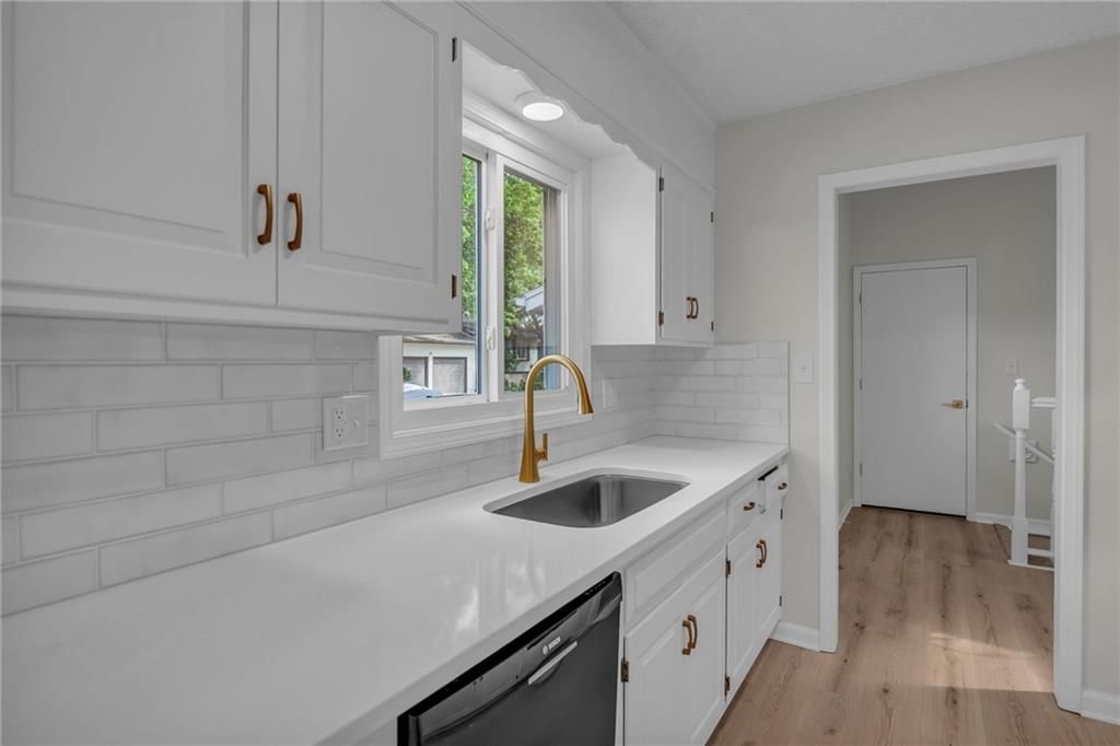14 Woodbridge Lane — photo 12