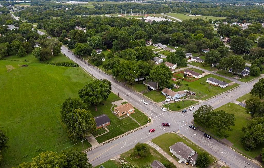 Photo 6 of 35 - 911 Limit Street, Leavenworth, KS 66048
