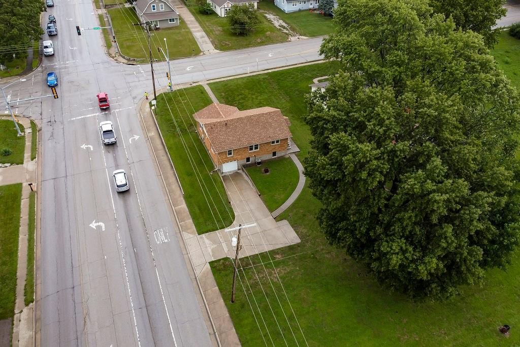 Photo 7 of 35 - 911 Limit Street, Leavenworth, KS 66048