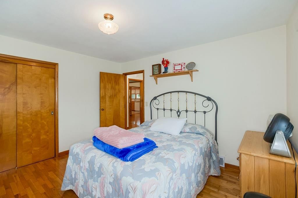 Photo 10 of 35 - 911 Limit Street, Leavenworth, KS 66048