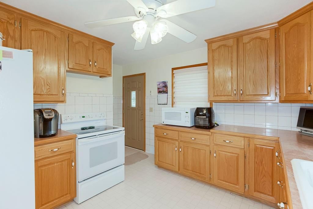 White appliances and electric range at 911 Limit Street, Leavenworth, KS 66048