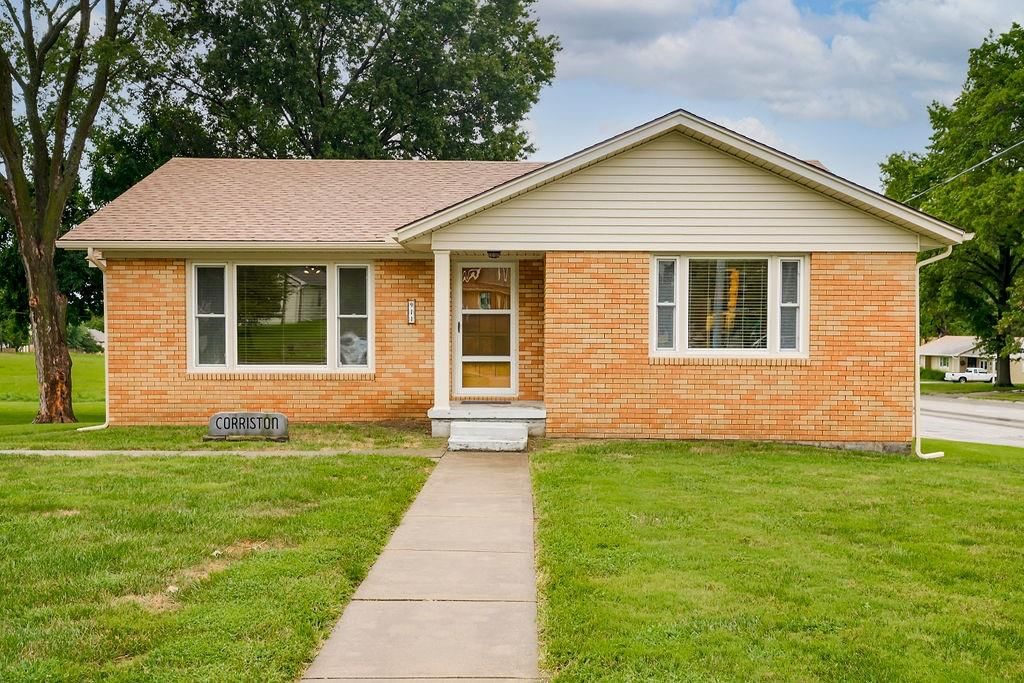 Photo 31 of 35 - 911 Limit Street, Leavenworth, KS 66048