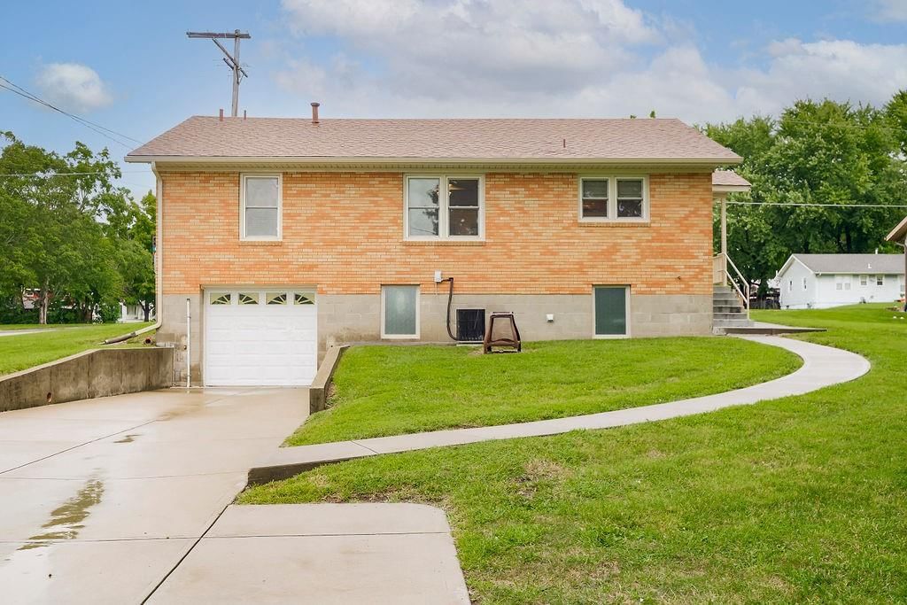 Photo 34 of 35 - 911 Limit Street, Leavenworth, KS 66048