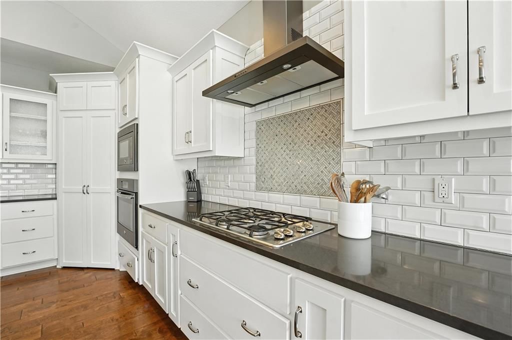 Photo 11 of 57 - 16632 S Schweiger Drive