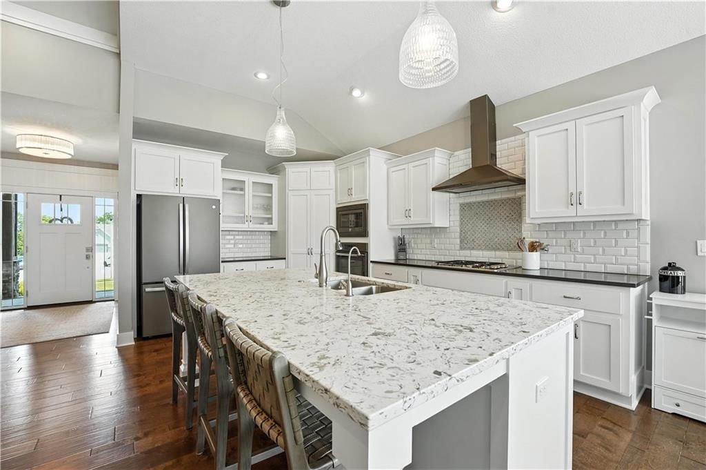 Photo 12 of 57 - 16632 S Schweiger Drive
