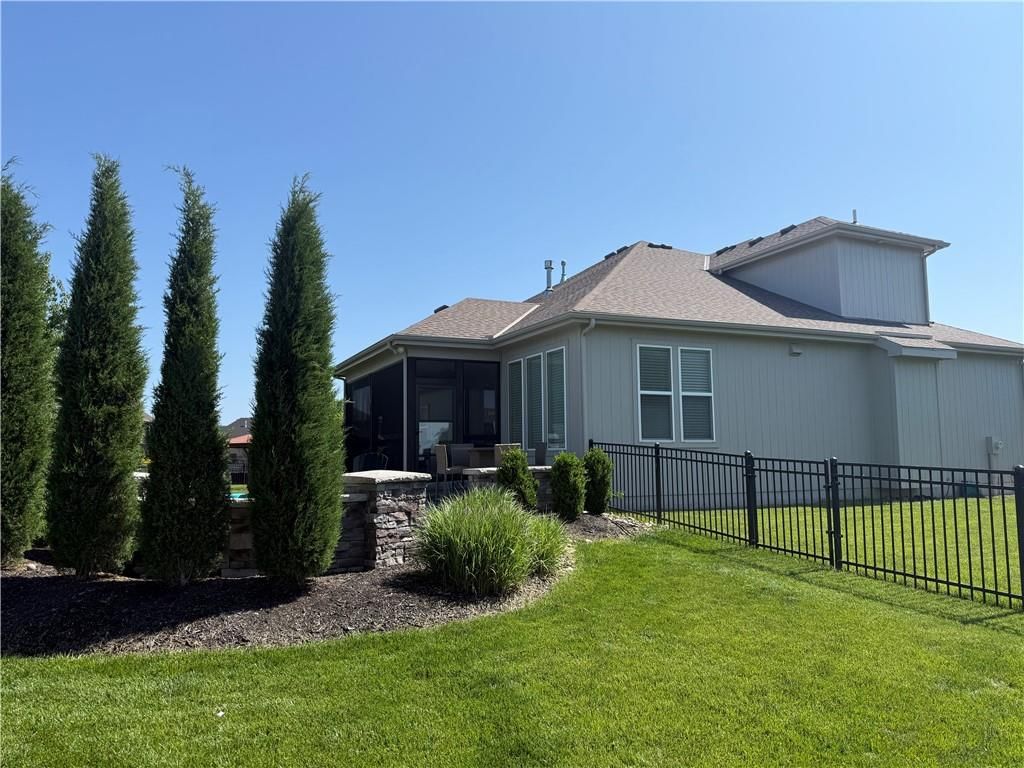 Photo 31 of 57 - 16632 S Schweiger Drive